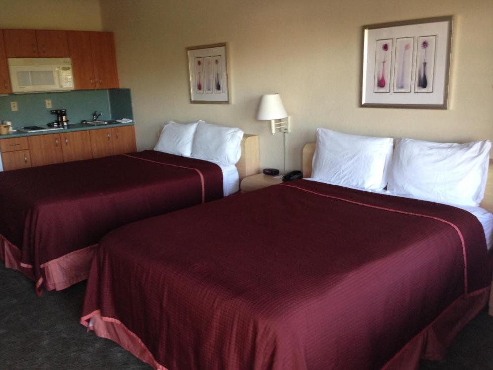 Queen Room with Two Queen Beds - Smoking interior